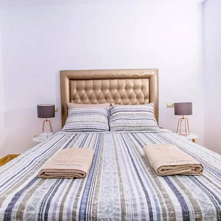 Apartment Bajo Con Jardin Privado